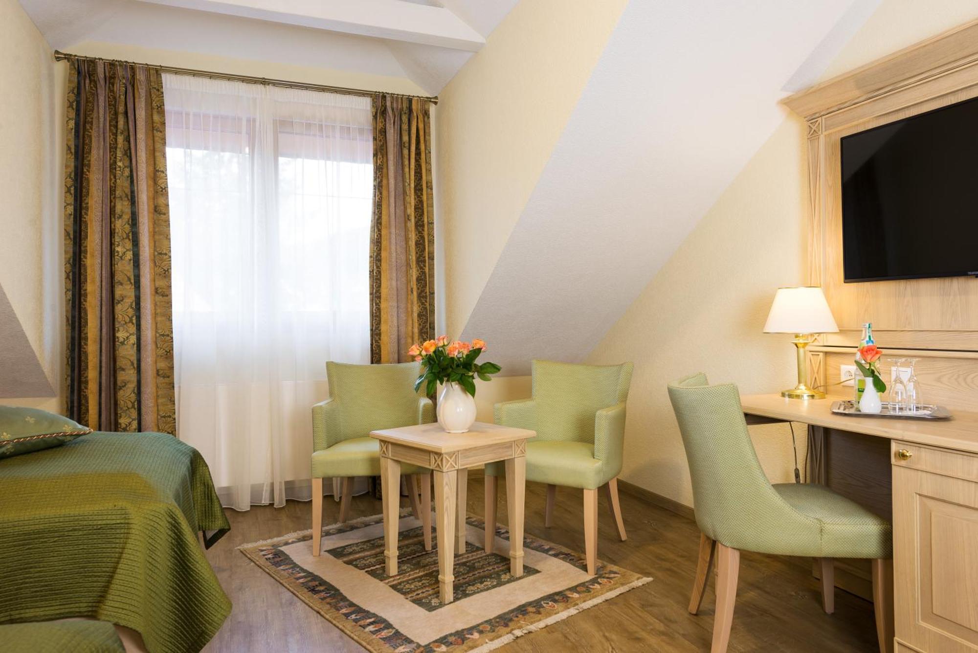 Hotel Rebstock Баден-Баден Стая снимка