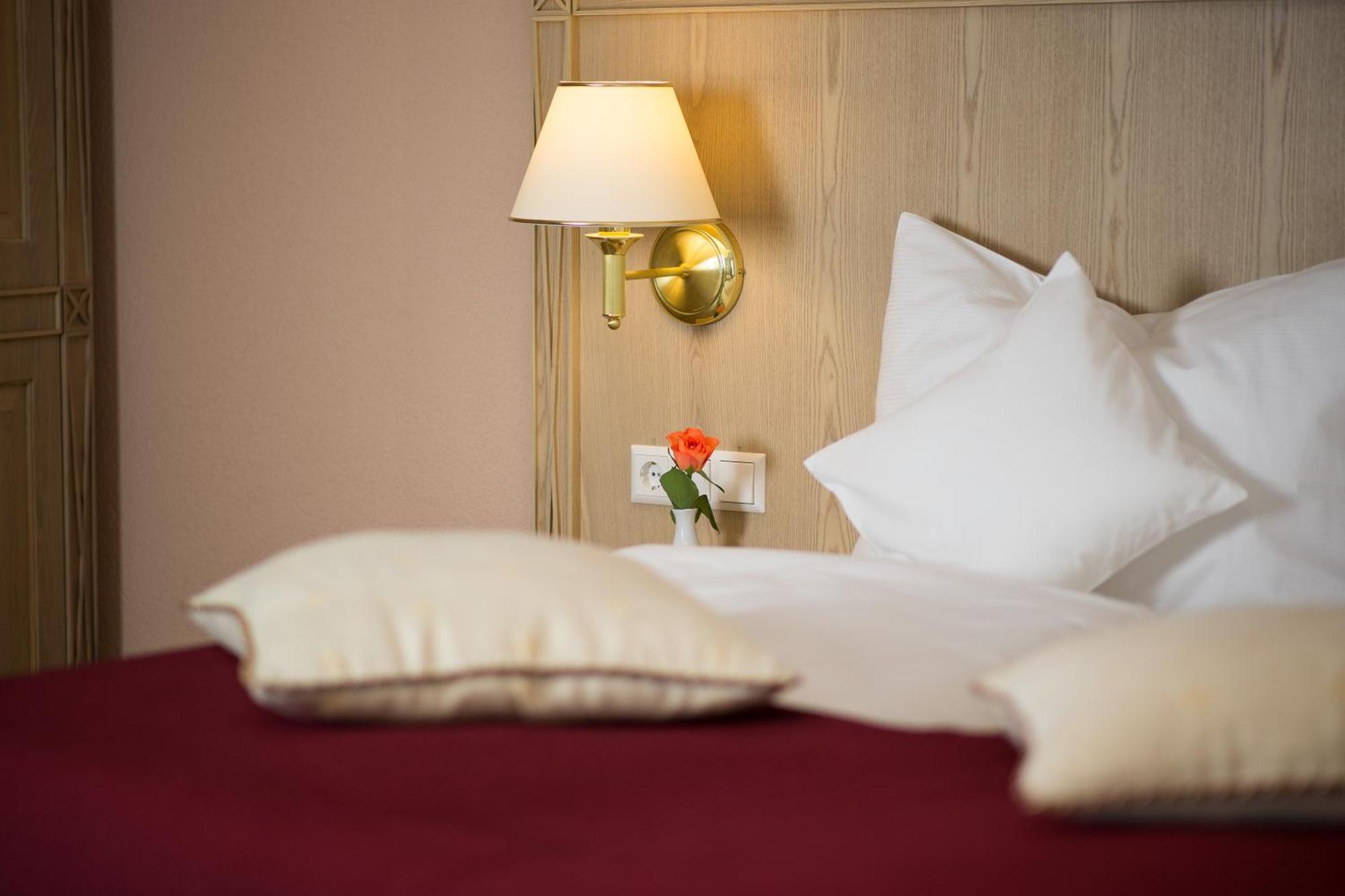 Hotel Rebstock Баден-Баден Стая снимка